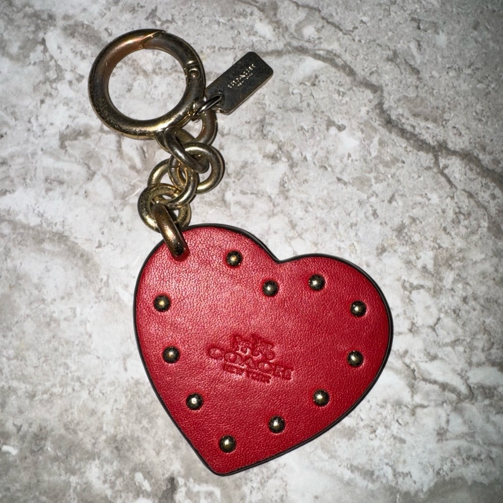 COACH HEART KEYCHAIN
